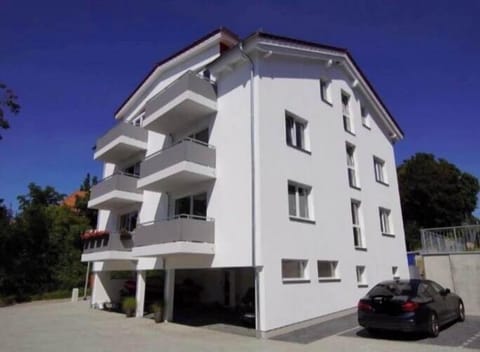 Parkplatz vor dem Haus