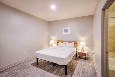 1BR/1BA CozySuites at the Banks