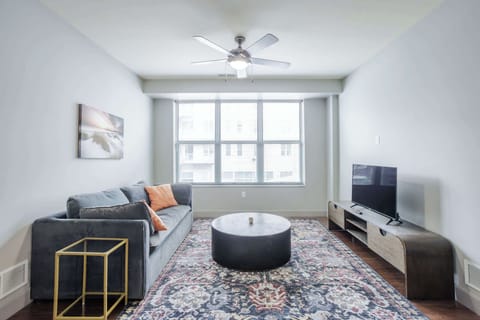 CozySuites at the Banks gym, pool 16