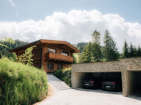 Roof, Home, House, Cottage, Estate, Garden, Landscaping, Larch, Driveway, Garage