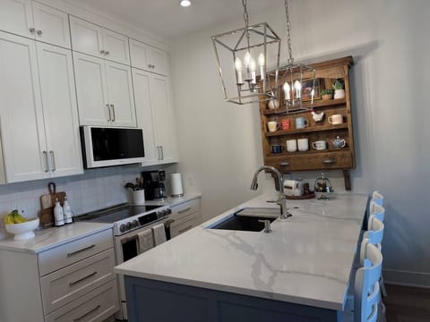 Full kitchen: LG Studio appliances, Ninja coffee maker, blender, Instant Pot rice/slow cook, & more.