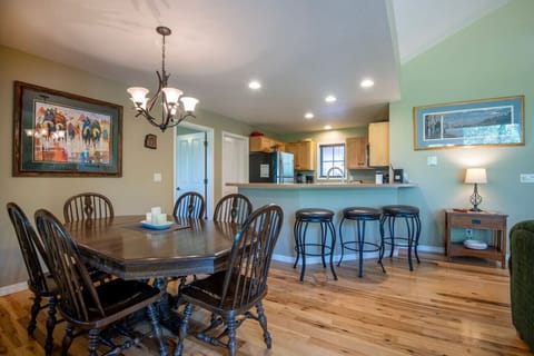 Dining Table & Bar Stools