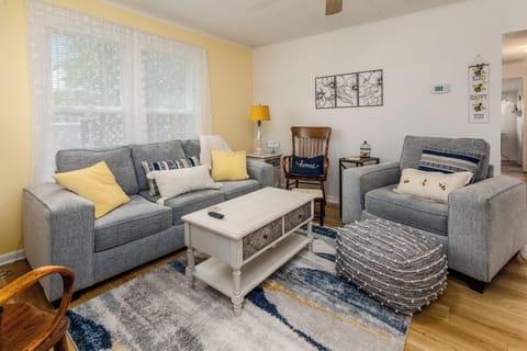 This cheerful living room is filled with honey-hued touches, cozy seating for everyone, and a 32" smart TV for your favorite shows. Whether you're sipping coffee, reading by the bookcase, or relaxing in a rocker—this space is bee-yond cozy!