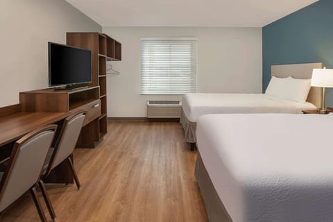 Unit with 2 Queen Beds