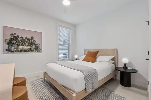 Unit with one Queen bed