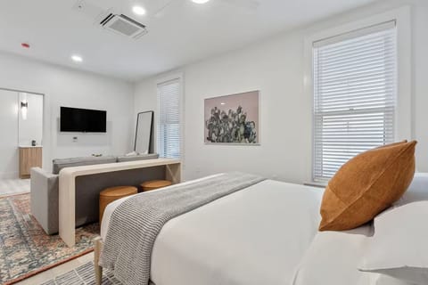 Unit with one Queen bed