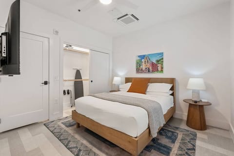 Unit with one Queen bed