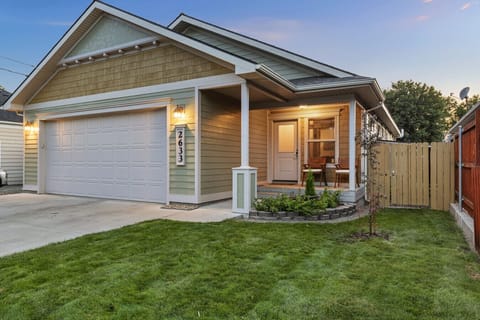 Adorable curb appeal!