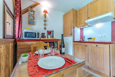 Cozy Dining for Two – Create romantic memories over a Savoyard dinner in the heart of the French Alps.