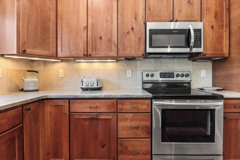 Kitchen Sink | Oven | Microwave