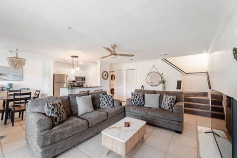 Living room, stacked washer/dryer, lift top coffee table