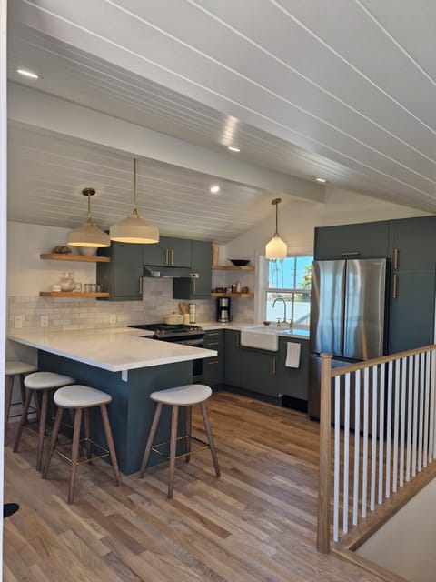 Chefs kitchen with seating for 4.