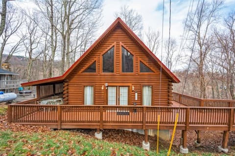 Beautiful Log Cabin with level driveway, easy to get to!