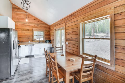 Dining Table | Dishware & Flatware