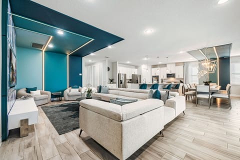 Spacious living area, kitchen and dining area