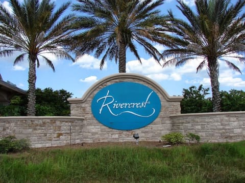 Entrance to Rivercrest Community