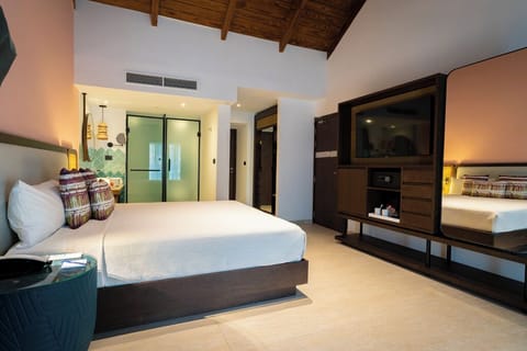 Gather comfortably with king bed plus bunks for everyone.