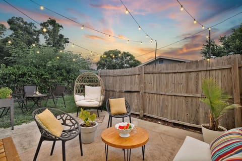 njoy magical evenings on your private patio, featuring cozy seating and enchanting string lights – perfect for unwinding under the stars!