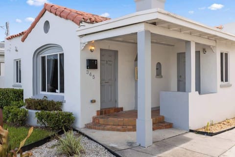 Charming and coastal 🌴 This South Florida vacation rental features Mediterranean architecture, a private porch, and tropical landscaping—perfect for families or long-term stays.