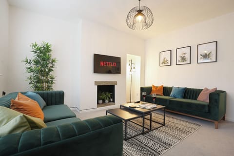Lounge with smart TV with streaming
