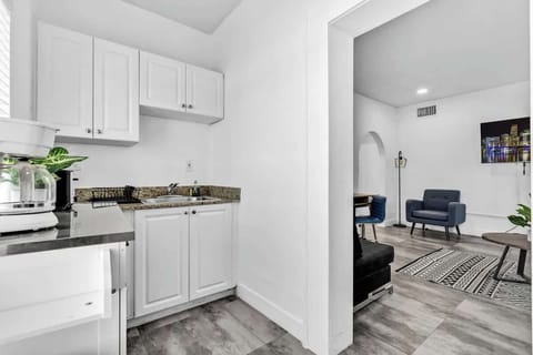 Cook, relax, and connect in this airy space with granite counters and designer touches. Great for extended stays, digital nomads, and small groups.