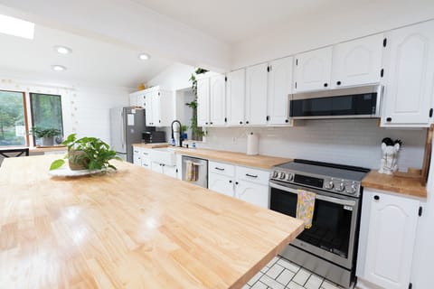 Updated Kitchen, 2 Refrigerators, Giant Island