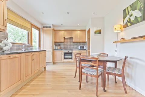 Fell Croft Cottage, Coniston, kitchen with dining area