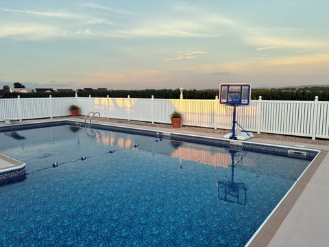 Welcome to Sweet Adventure of Hershey! Large in ground pool. 3000 sq ft house.