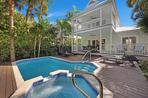 Back of the villa with pool and splash tub (No heat)