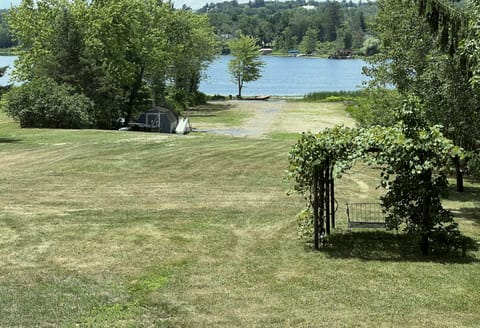 Gorgeous lake views, perfect for kayaking, other water sports or relax & enjoy!