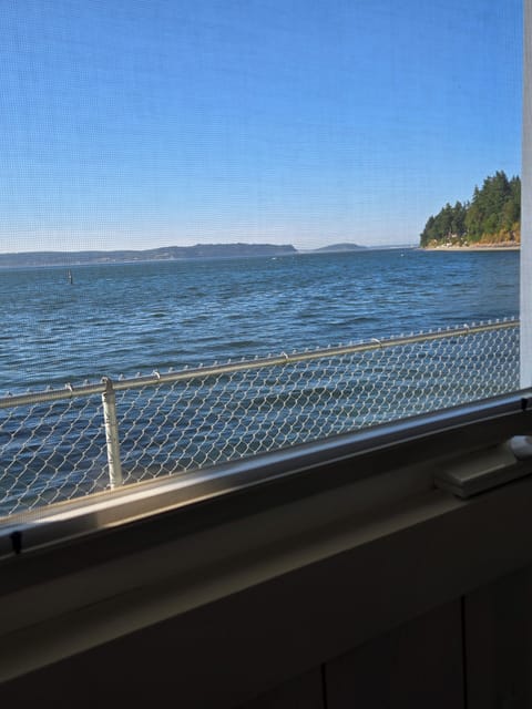 WATERSIDE PATIO/DECK AT WATERS EDGE