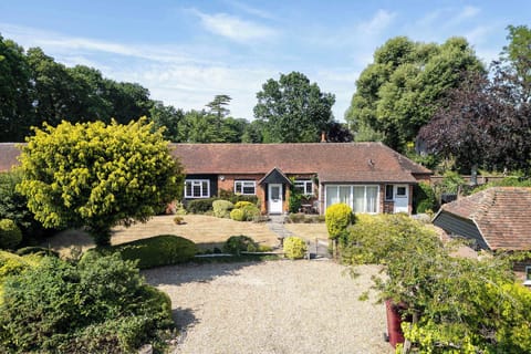 Escape to this peaceful 3-bedroom cottage in the picturesque village of Fishbourne, just minutes from the historic city of Chichester.