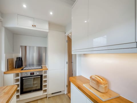 Kitchen | Swyn Y Don, Llandanwg, near Harlech