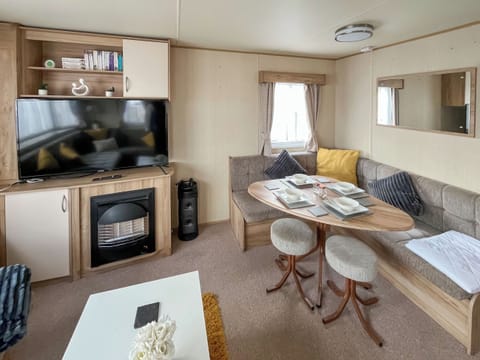 Open plan living space | Pukka Caravan Lets, Ingoldmells