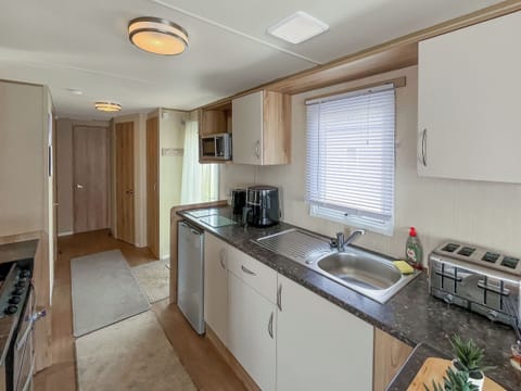 Kitchen | Pukka Caravan Lets, Ingoldmells