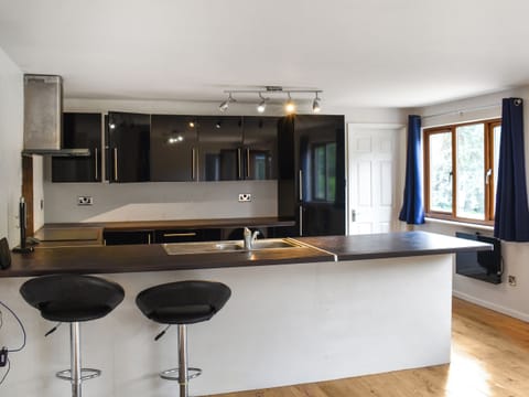 open plan kitchen dinning | Spring Vale Bungalow, Colchester