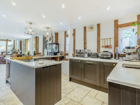 Kitchen area | Granary Barn, Tacolneston