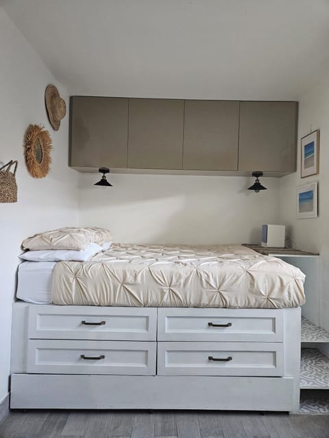 Queen size bed, and a twin trundle