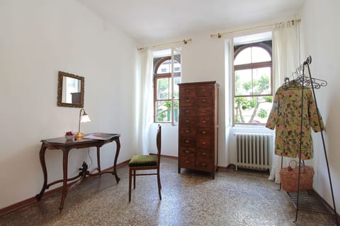 Autumn, Bedroom, Summer, Winter