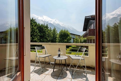 Balcony with Mont blanc views