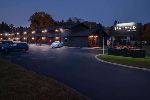 087-trailhead-lodge-fall-2023-web-exterior