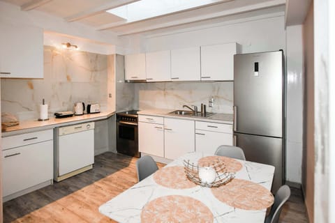 Fully Equipped 1st Floor Kitchen with Dining Table