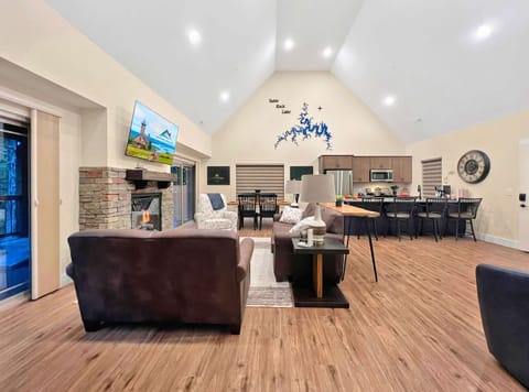 Wow!  Luxury leather furniture, simple but elegant design, beautiful rock fireplace, streaming smart tv and still a lot of space to gather!!