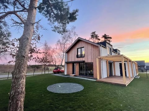 Aussenansicht Doppelhaus DarssAhoi (links 1B, rechts 1A)