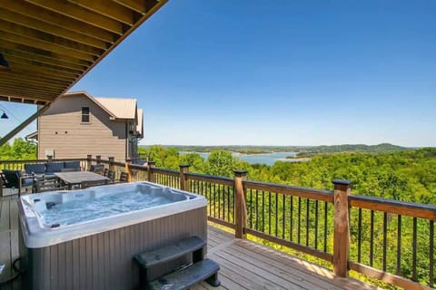Hot Tube with Lake View