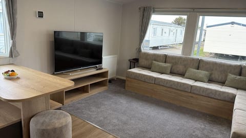 Bright, welcoming caravan lounge with comfy seating, soft touches and plenty of space to relax after a day out.
A cosy base for family breaks at Welcome Family Holiday Park, perfectly placed for enjoying caravan sites and UK campsites.