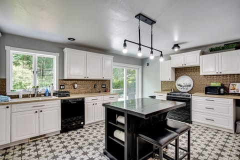 Main Kitchen | Refrigerator | Toaster | 2nd Floor