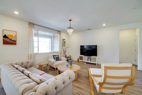 Manteca Vacation Rental | 3BR | 2BA | 2,178 Sq Ft | 3 Steps to Enter