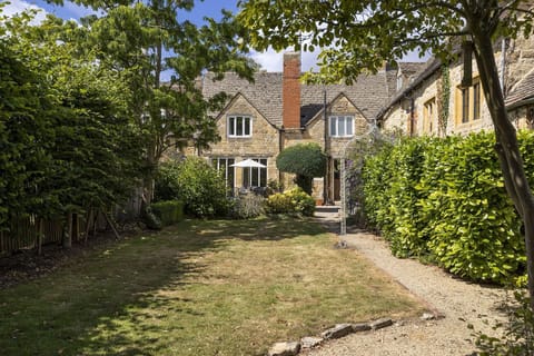 Izods Cottage Garden - StayCotswold