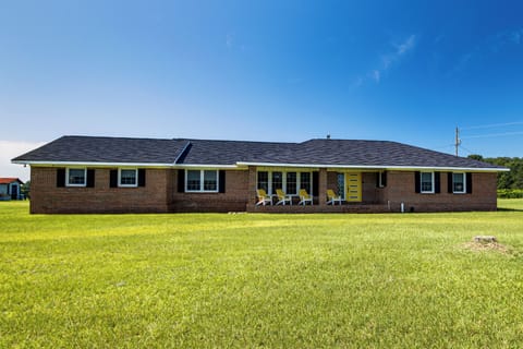 Albany Vacation Rental | 5BR | 4BA | 3,000 Sq Ft | 2 Steps to Enter